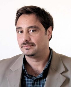 Carlos Augusto Franco de Camargo é bacharel em Desenho Industrial pela FAAP com ênfase em Comunicação Visual e Practitioner em PNL (Programação Neuro-Linguística). É sócio fundador da agência de criação i10as e trabalha desde 2009 focado na identificação, posicionamento e potencialização dos objetivos e qualidades de cada marca, empresa, produto e ou serviço